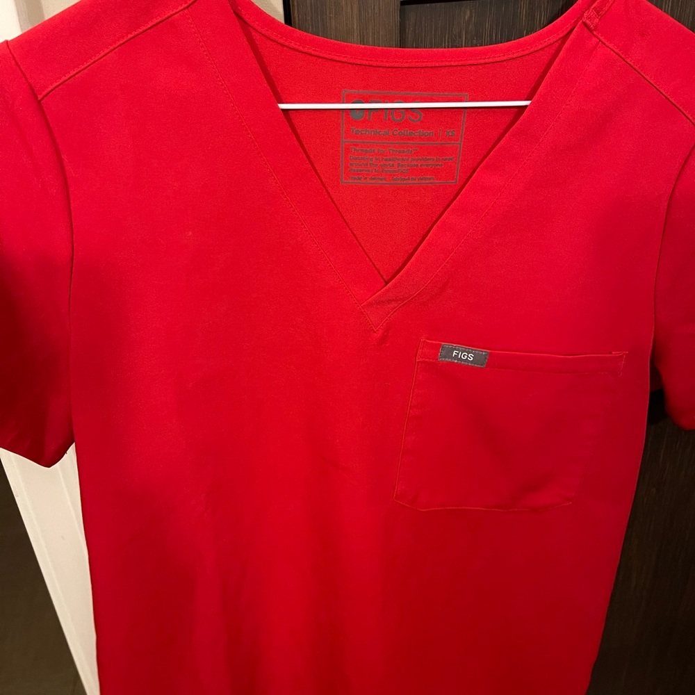 Red Figs scrubs XS Catrina one pocket top and XS regular length Zamora pants